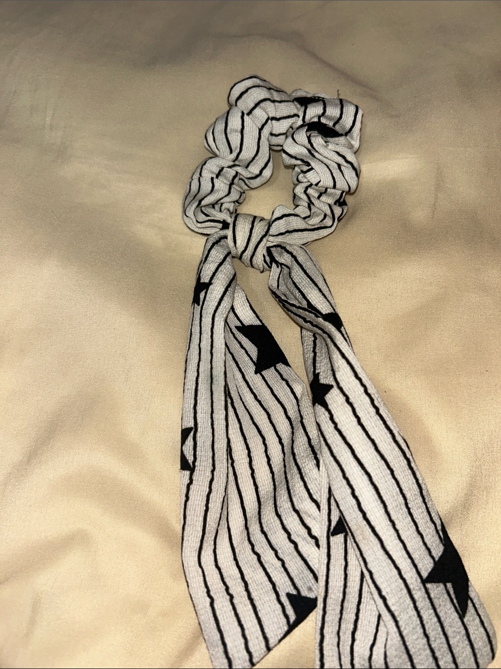 Striped Star Scarf Scrunchie - White and Black